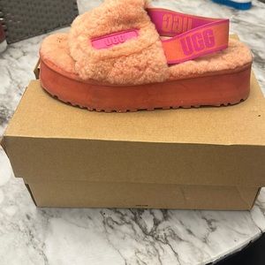 UGG slippers, they’re a little dirty, but I will clean before shipping them.